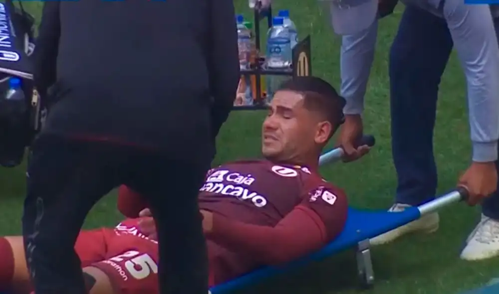 Jonathan Dos Santos sufrió un desgarro y tuvo que ser cambiado en el primer tiempo. Foto: Captura de GOLPERU