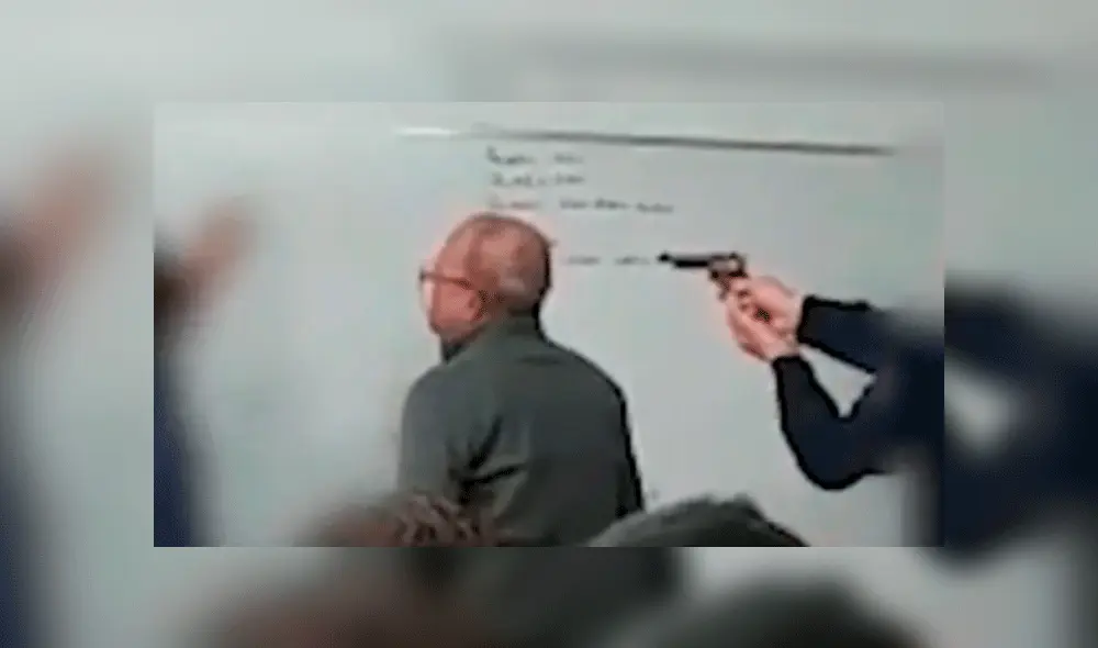 Alumno apunta con una pistola a profesor en plena clase [VIDEO]