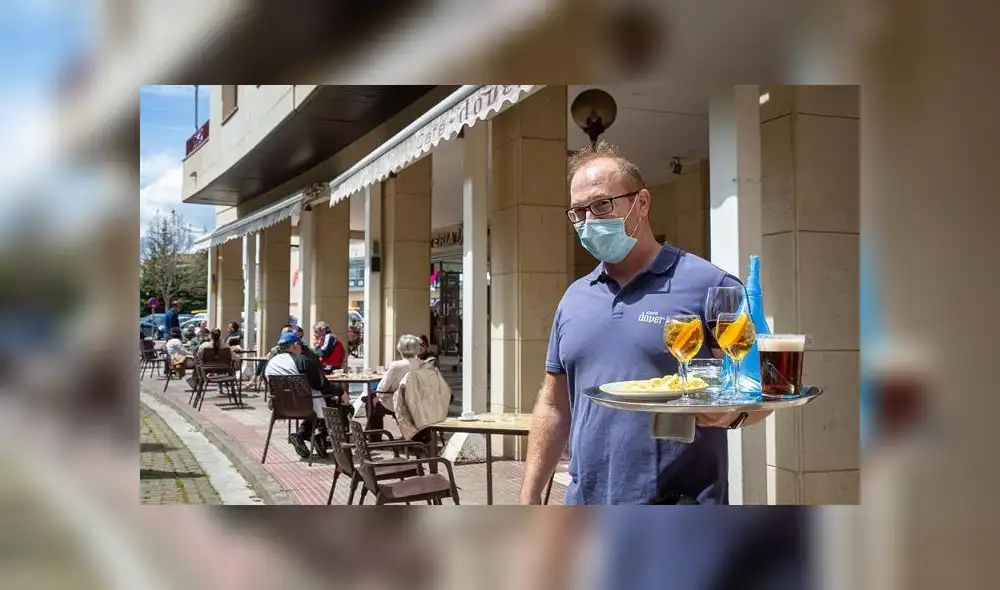 En España establecieron que las terrazas de deben separarse 4,5 metros de las fachadas. Foto: EFE En España establecieron que las terrazas de deben separarse 4,5 metros de las fachadas. Foto: EFE