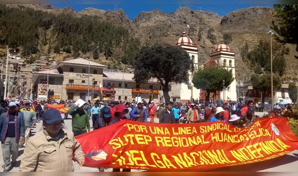 Huancavelica en multitudinaria marcha contra la corrupción [FOTOS Y VIDEO]