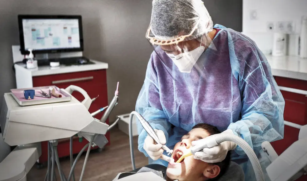 El Ministerio de Salud estableció un protocolo de bioseguridad que todos los centros odontológicos deben obedecer. (Foto: Composición LR)