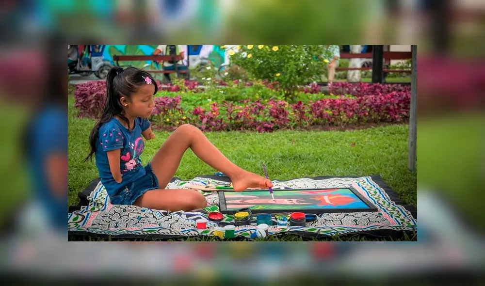 Angie, la talentosa niña que utiliza sus pies para pintar obras de arte 