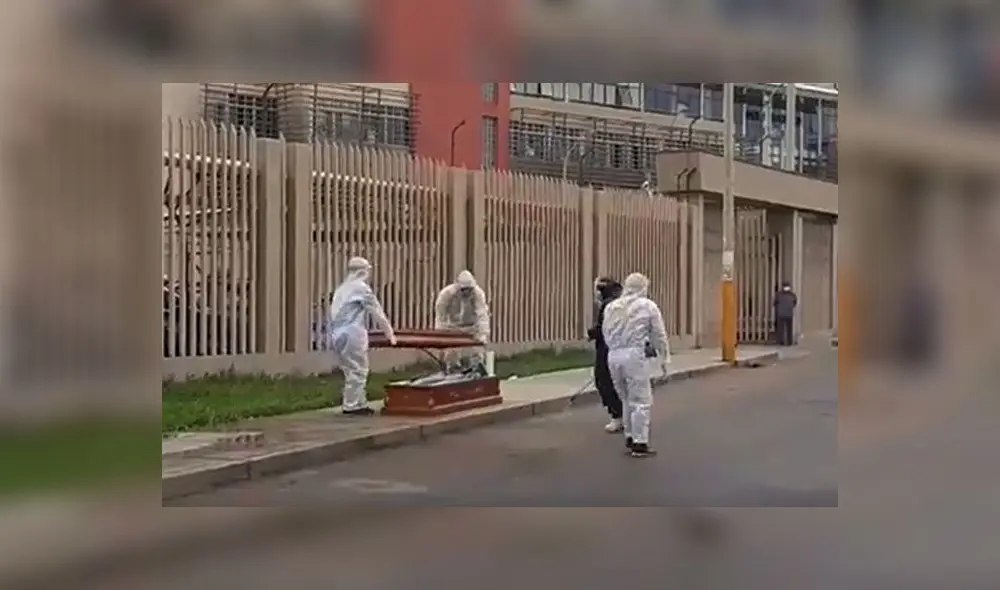 Hombre muere a pocos metros de llegar a hospital en Ica | Créditos: capturas / Quinto Poder Hombre muere a pocos metros de llegar a hospital en Ica | Créditos: capturas / Quinto Poder