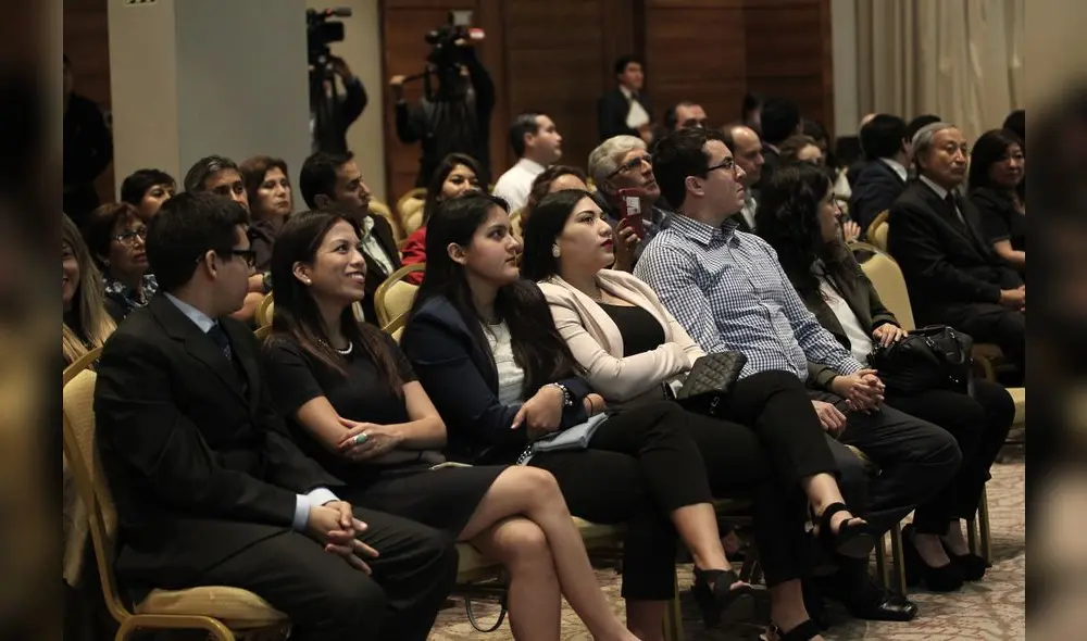 Universidad de San Martín de Porres homenajeó a los egresados del Diplomado: Principles and Practice of Clinical Research, desarrollado en convenio con la Universidad de Harvard Universidad de San Martín de Porres homenajeó a los egresados del Diplomado: Principles and Practice of Clinical Research, desarrollado en convenio con la Universidad de Harvard