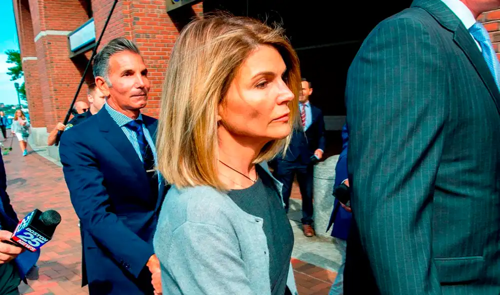 Lori Loughlin fue sentenciada junto a su esposo Mossimo Giannulli. Foto: AFP