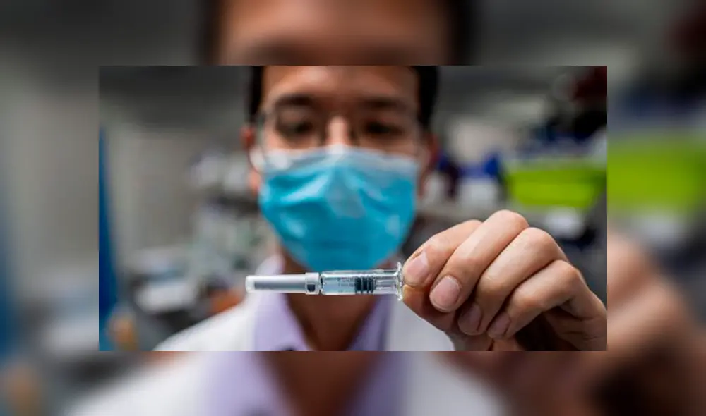 La vacuna experimental contiene material genético llamado ARN mensajero, que los especialistas esperan que provoque que el sistema inmunológico luche contra el virus. Foto: AFP