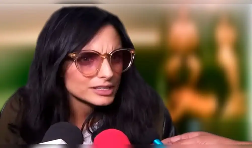 Aislinn Derbez habla sobre foto desnuda con sus hermanos