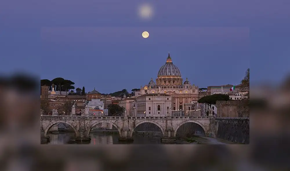 La última 'Luna Azul' de la década se posa en el cielo limeño