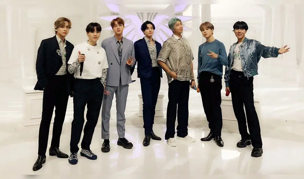 Desliza para ver más fotos de BTS en el FNS Song Festival. Créditos: Big Hit