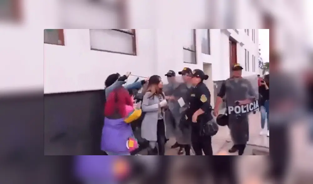 Denuncian violenta represión a manifestantes en los exteriores del Congreso [VIDEO]