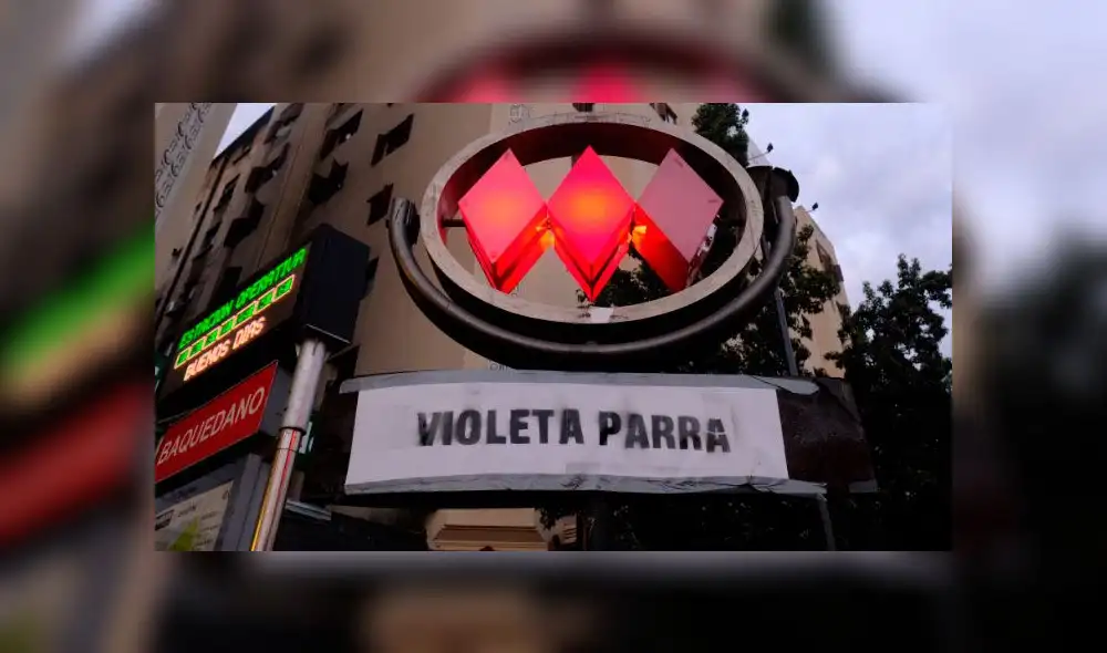 Metro de Santiago amanece con nombres de mujeres que marcaron la historia