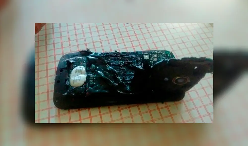El teléfono explotó mientras el joven se quedó dormido usándolo. (Foto: Facebook) El teléfono explotó mientras el joven se quedó dormido usándolo. (Foto: Facebook)