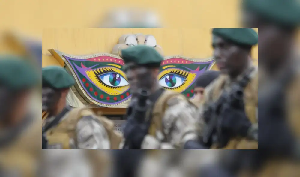 Familias enteras disfrutaron del variado y colorido cronograma del Desfile Militar. (Foto: La República)