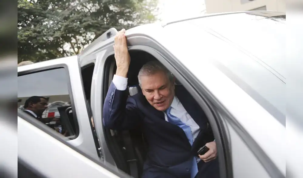 Más de 25 mil limeños firmaron para que el alcalde Luis Castañeda responda