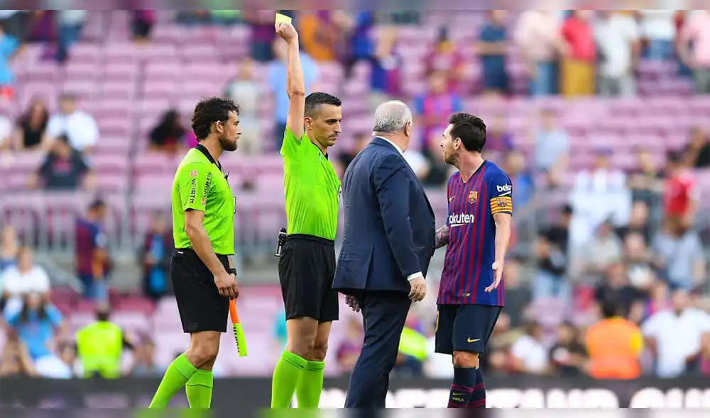 Lionel Messi vio la amarilla tras acalorada discusión con el árbitro [VIDEO]