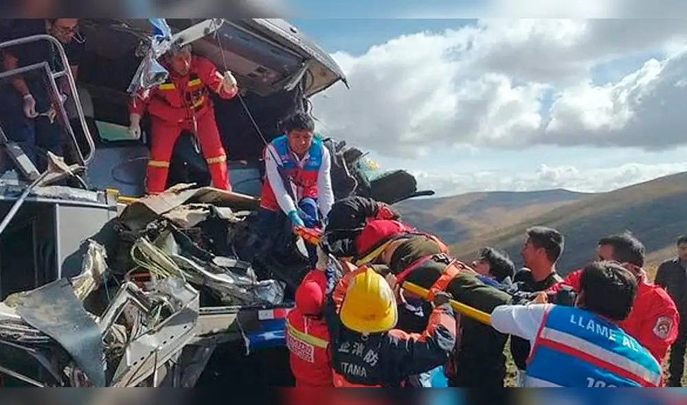 Bus choca contra volquete dejando un muerto y cuatro heridos en vía Ayacucho – Apurímac Bus choca contra volquete dejando un muerto y cuatro heridos en vía Ayacucho – Apurímac