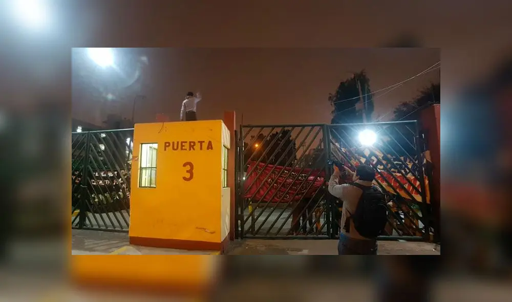 Alumnos toman la UNMSM porque se oponen a la construcción de obra vial. Créditos: La República. Alumnos toman la UNMSM porque se oponen a la construcción de obra vial. Créditos: La República.