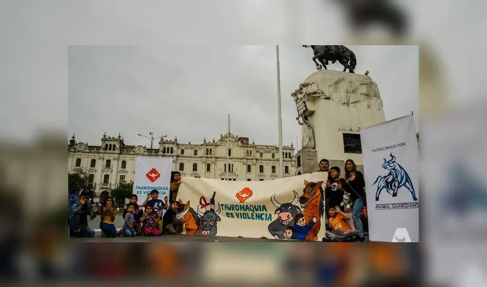 Antitaurinos marchan hoy en contra de las corridas de toro Antitaurinos marchan hoy en contra de las corridas de toro