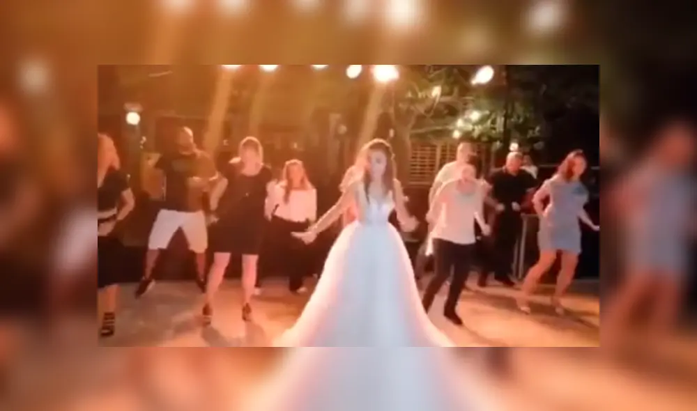En Facebook, una novia preparó una sorpresa para su pareja e invitados bailando la canción ‘Con Calma’ de Daddy Yankee.
