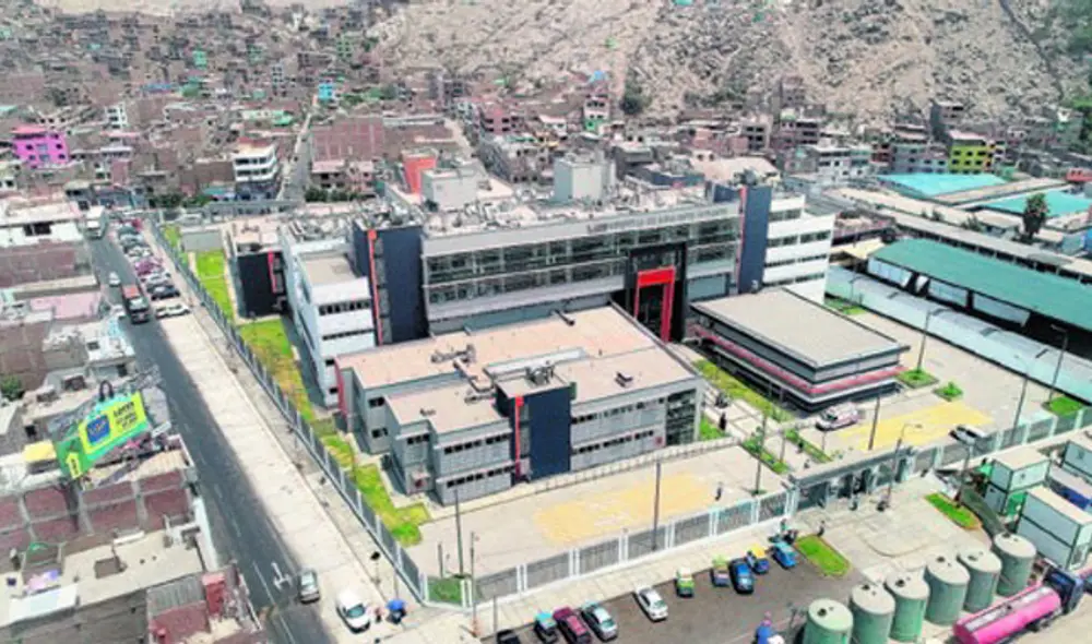 Listo. Nosocomio cuenta con 150 camas
para hospitalización y 50 camas en su área de cuidados intensivos. Será un centro especializado. (Foto: MINSA) Listo. Nosocomio cuenta con 150 camas
para hospitalización y 50 camas en su área de cuidados intensivos. Será un centro especializado. (Foto: MINSA)