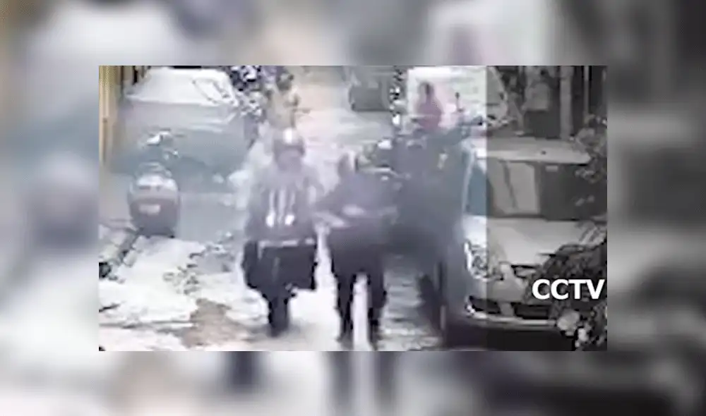 Los delincuentes fueron perseguidos por los vecinos del lugar. Foto: captura Outlook Magazine.