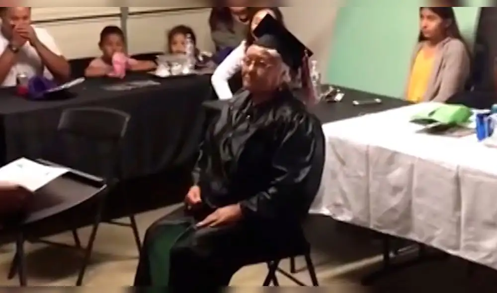 Facebook viral: abuela terminó la secundaria a sus 78 años y enorgullece a su familia