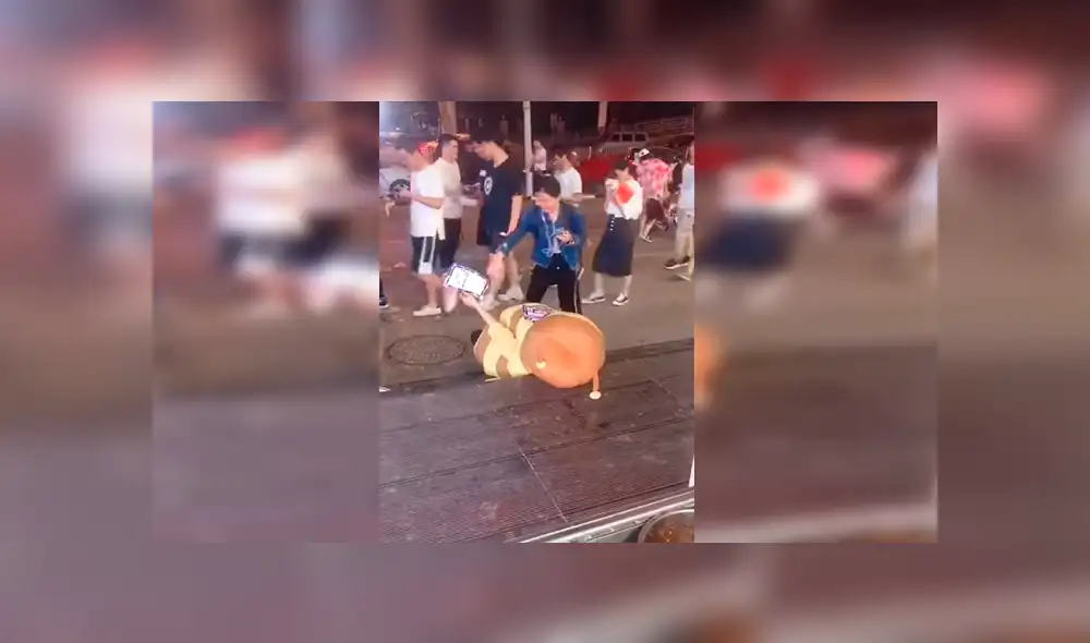 Facebook viral: Joven se cansa de repartir volantes en la calle y toma radical decisión [VIDEO]