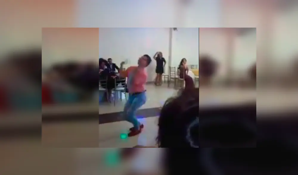 El joven salió a la pista de baile y causó furor con sus osados pasos de baile El joven salió a la pista de baile y causó furor con sus osados pasos de baile