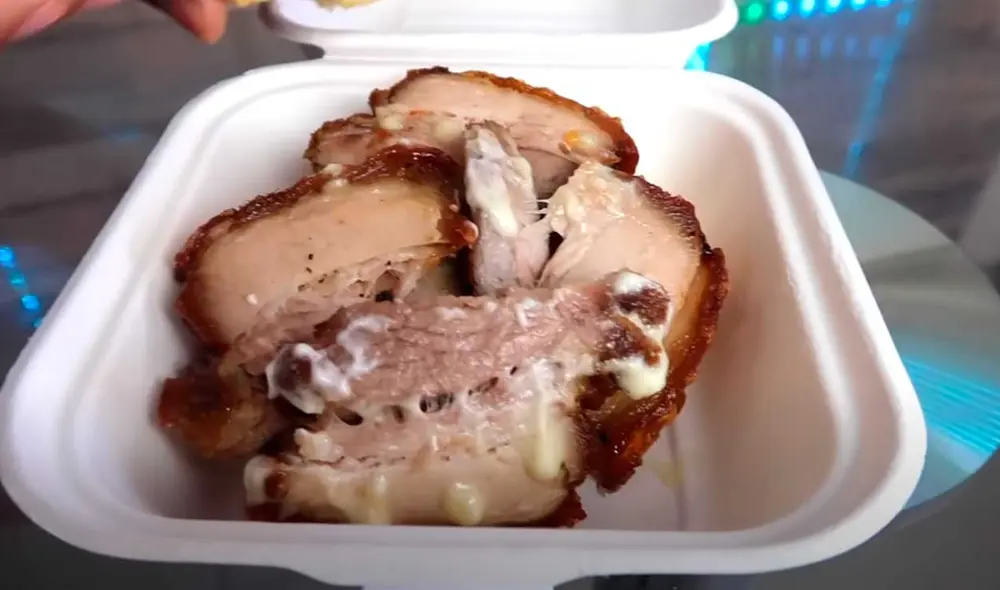 Desliza las imágenes para ver el aspecto de este costoso pan con chicharrón. Foto: Captura de YouTube/Desbalanceados