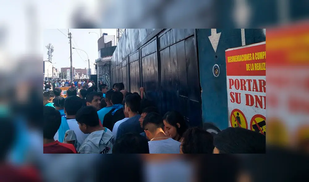 Hinchas de Cristal en Matute Hinchas de Cristal en Matute