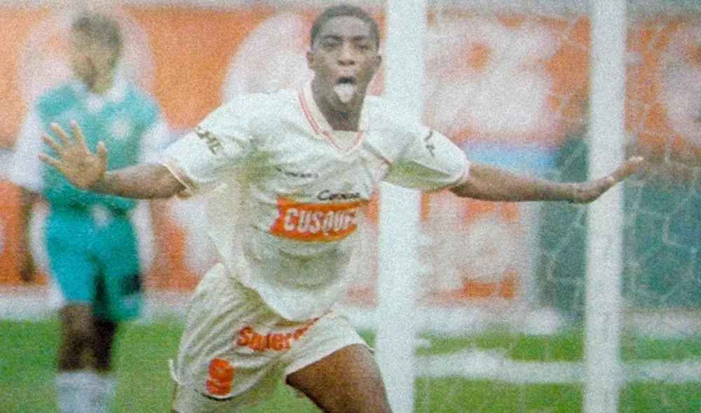 Roberto Farfán anotó uno de los goles con los que la 'U' venció al Lawn Tennis y ganó el Torneo Apertura. Foto: Universitario de Deportes. Roberto Farfán anotó uno de los goles con los que la 'U' venció al Lawn Tennis y ganó el Torneo Apertura. Foto: Universitario de Deportes.