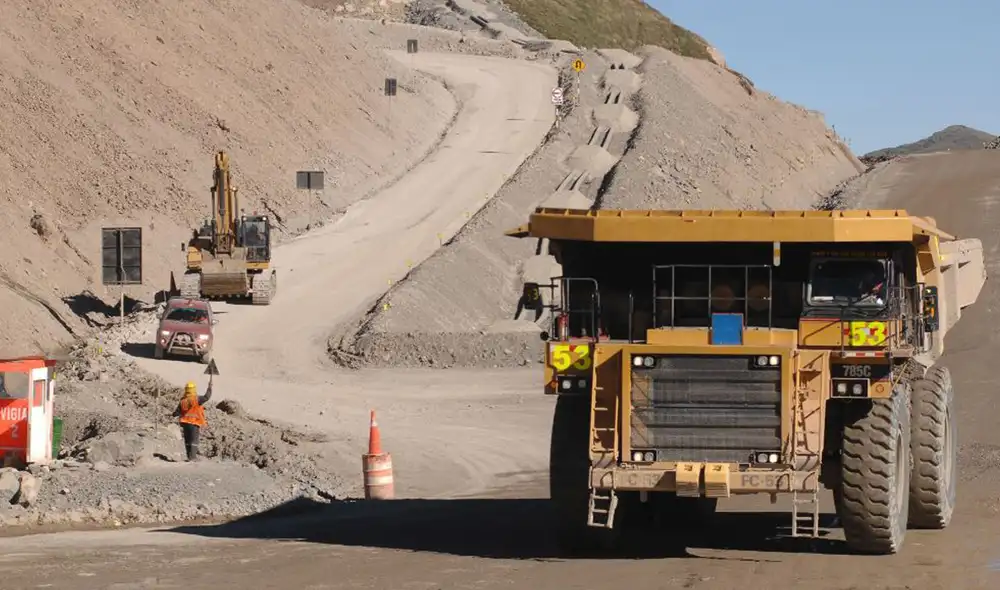 En 2020 la minería metálica registró una caída de 47,1% y 49,7% en abril y mayo, respectivamente. Para octubre la contracción fue de solo 1,08%. Según e BCRP el sector caerá 14,4% este año. Foto: Andina