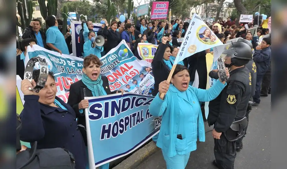 Enfermeras y obstetras mantienen su huelga