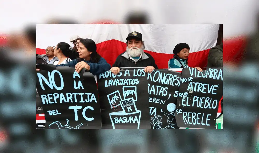 Ciudadanía realiza plantón contra elección del Tribunal Constitucional [FOTOS]