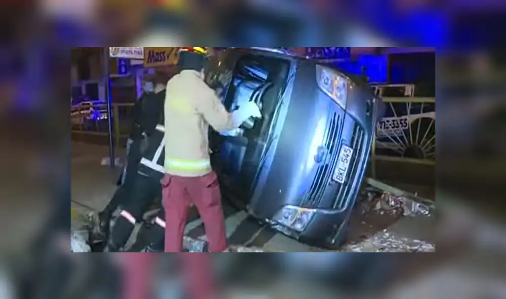 Las tres personas que viajaban en ambos vehículos no resultaron heridas.