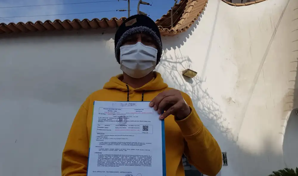 Hombre pide a la Diprove ver su caso, ya que este vehículo era su única herramienta de trabajo. Foto: Luis Ángel Villanueva / URPI-GLR Hombre pide a la Diprove ver su caso, ya que este vehículo era su única herramienta de trabajo. Foto: Luis Ángel Villanueva / URPI-GLR