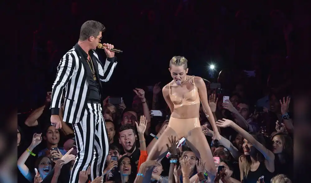 Miley Cyrus en los MTV Video Music Awards del 2013, su performance más controversial. Miley Cyrus en los MTV Video Music Awards del 2013, su performance más controversial.
