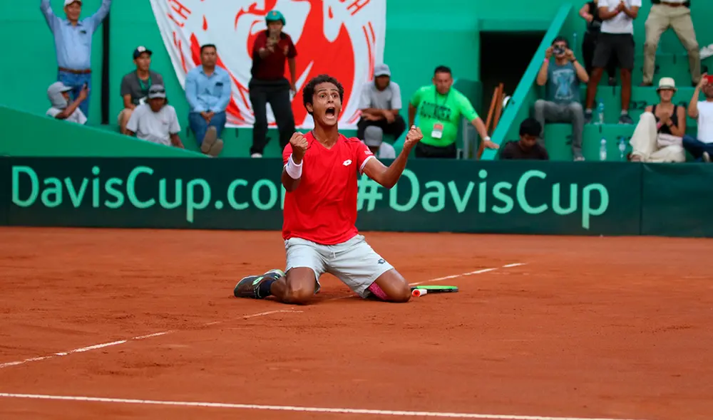 Varillas se sobrepuso a una desventaja de 3-0 en el tie break para darle a Perú el punto definitivo. Foto: @FEDTENISPERU.