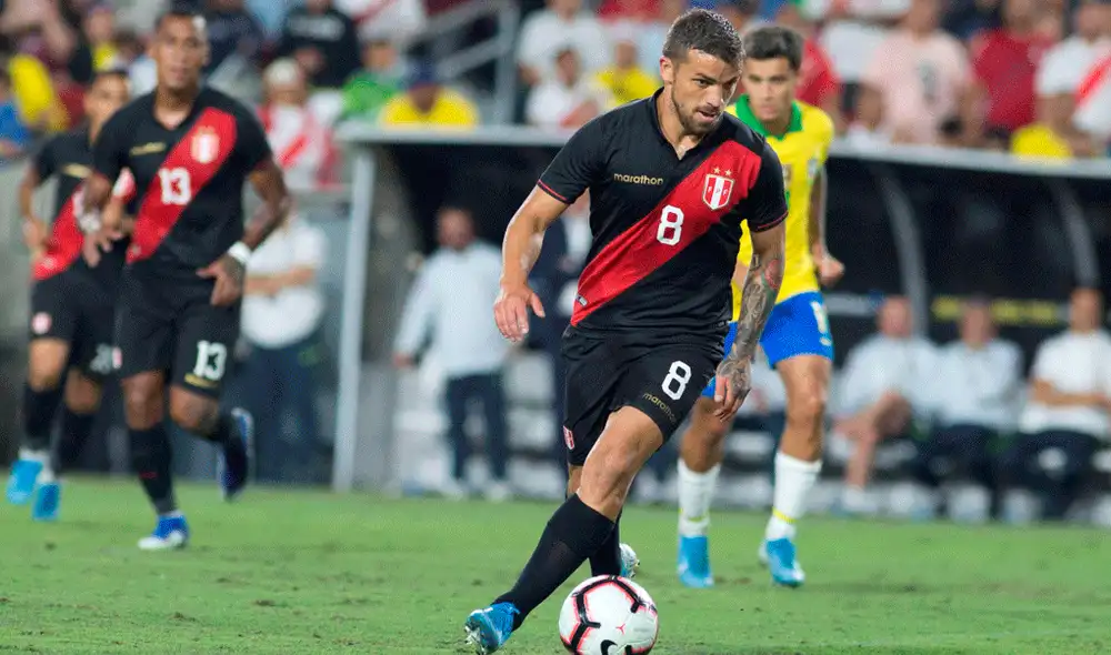 Mario Salas, técnico de Gabriel Costa en Colo Colo, reveló que no vio el debut del delantero en la selección peruana. | Foto: EFE