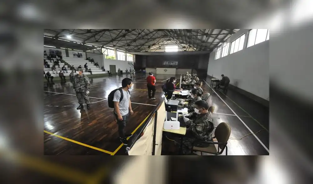Reservistas llegan a la Escuela Militar de Chorrillos para unirse a filas del Ejército Reservistas llegan a la Escuela Militar de Chorrillos para unirse a filas del Ejército