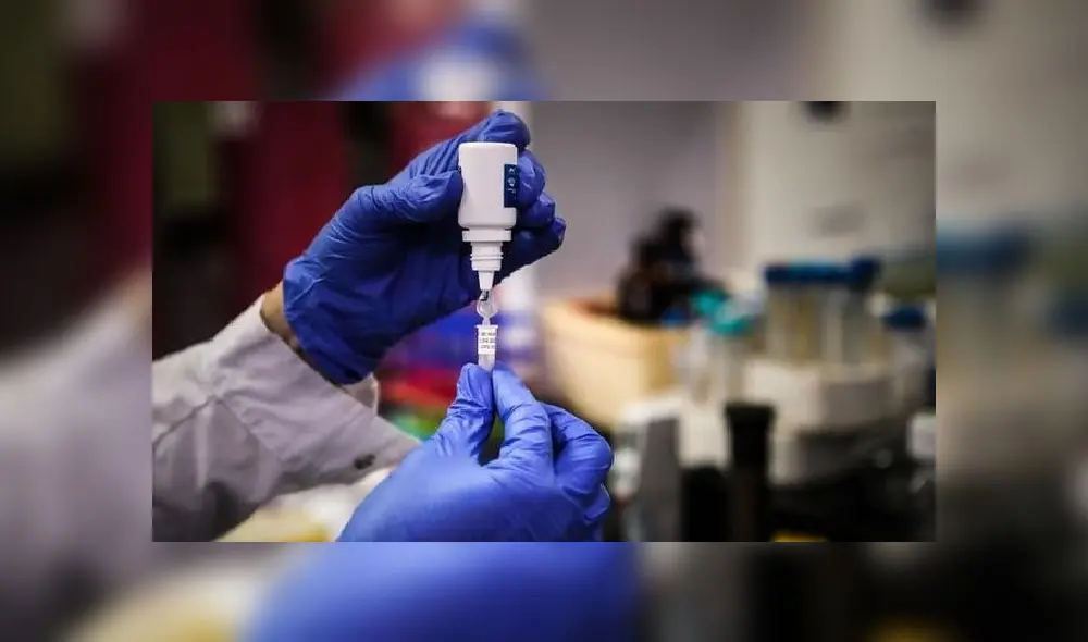 Emiratos ha decidido colocar la vacuna contra la COVID-19 al personal de saliu que se encuentra en primera línea de atención de la pandemia de CCOVID-19. Foto: AFP.