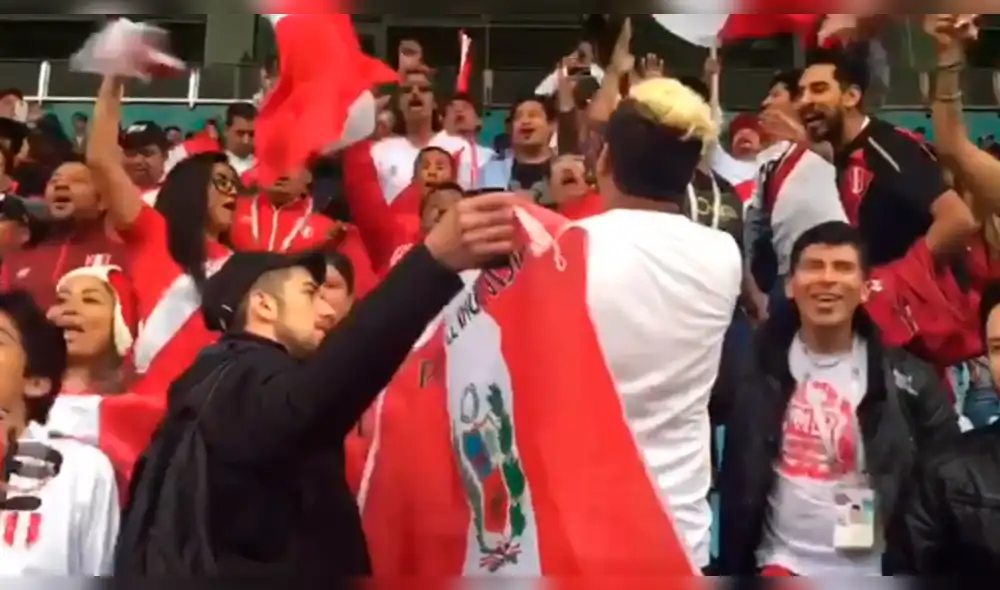 Selección peruana: Hinchas se burlan de Chile durante entrenamiento de la 'bicolor' Selección peruana: Hinchas se burlan de Chile durante entrenamiento de la 'bicolor'