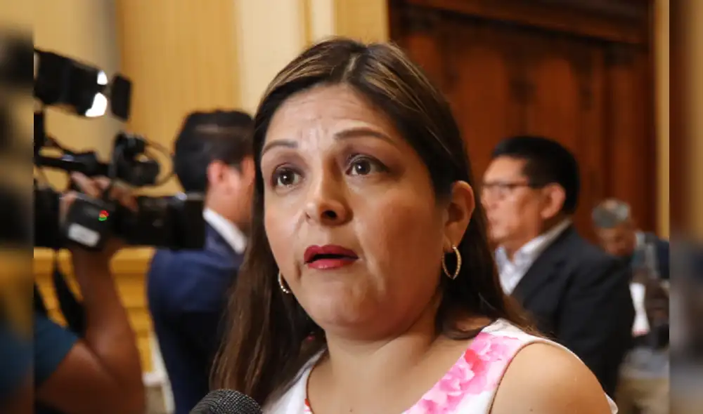 Periodista enfrenta a fujimorista Beteta luego de ser insultada Periodista enfrenta a fujimorista Beteta luego de ser insultada