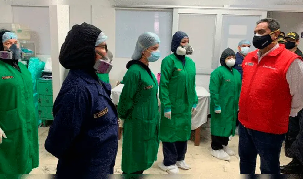 El ministro del Interior, Jorge Montoya dialogó con el personal del Hospital Regional. Foto: Ministerio del Interior. El ministro del Interior, Jorge Montoya dialogó con el personal del Hospital Regional. Foto: Ministerio del Interior.