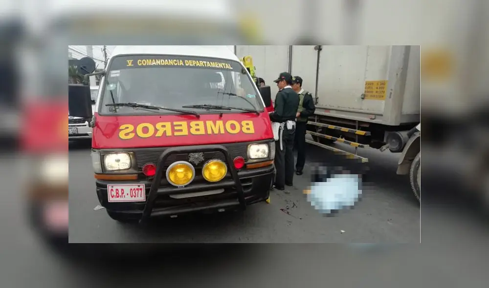 Policías de la comisaría de Maranga intervinieron al conductor del furgón e investigan la identidad del occiso. (Foto: Difusión)