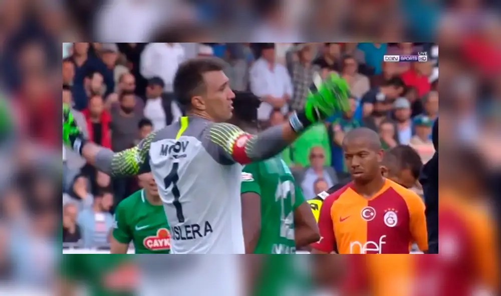Futbolista de Galatasaray recibe terrible falta y sus compañeros terminan llorando [VIDEO]
