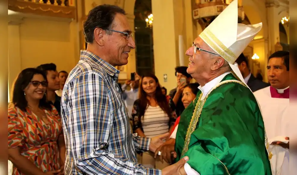 Vizcarra acude a primera misa de monseñor Castillo