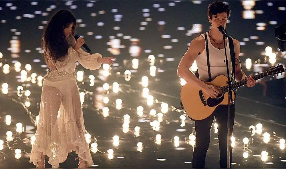 Camila Cabello y Shawn Mendes derrocharon sensualidad en los VMAs. Camila Cabello y Shawn Mendes derrocharon sensualidad en los VMAs.