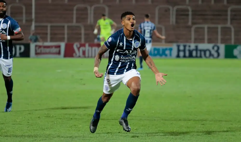Wilder Cartagena celebró con mucho entusiasmo su primer gol con Godoy Cruz. | Foto: @ClubGodoyCruz