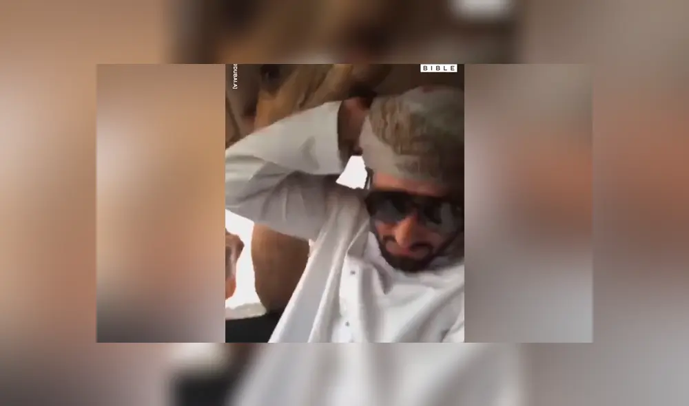 Hombre transmite en vivo con camellos, sin imaginar que estos lo arruinarían con insólita reacción [VIDEO] 